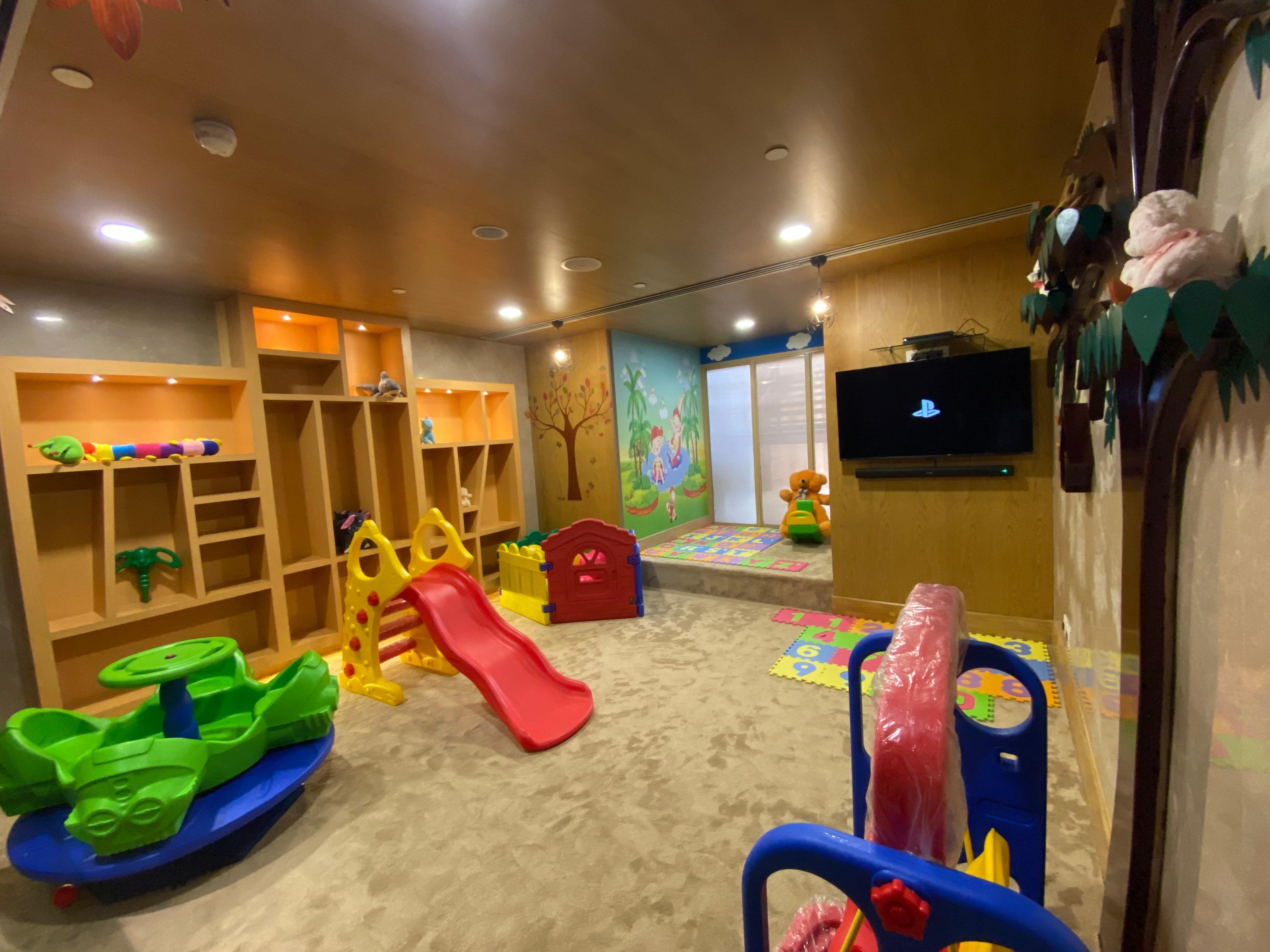 Holiday Inn Agra Mg Road An Ihg Hotel Kültér fotó The children's club at the hotel