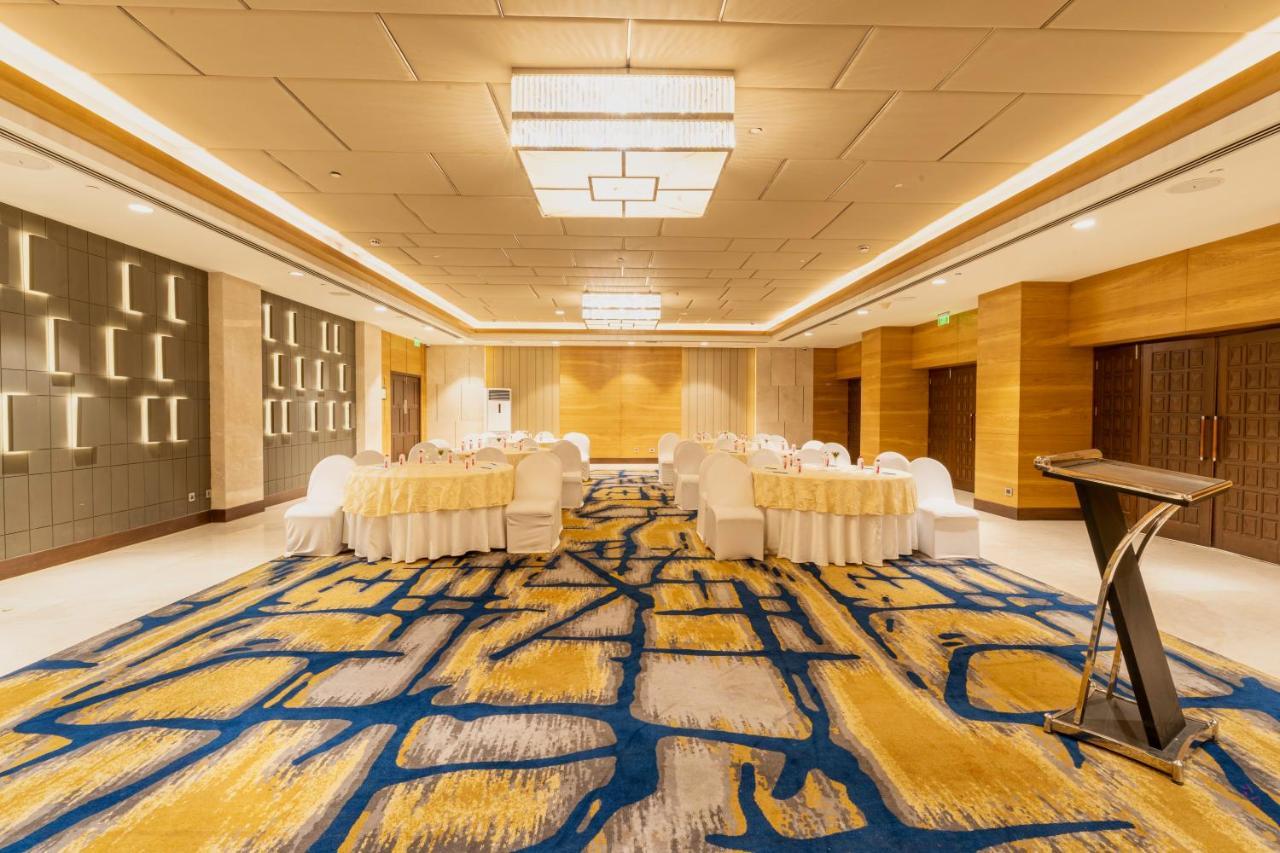 Holiday Inn Agra Mg Road An Ihg Hotel Kültér fotó The ballroom