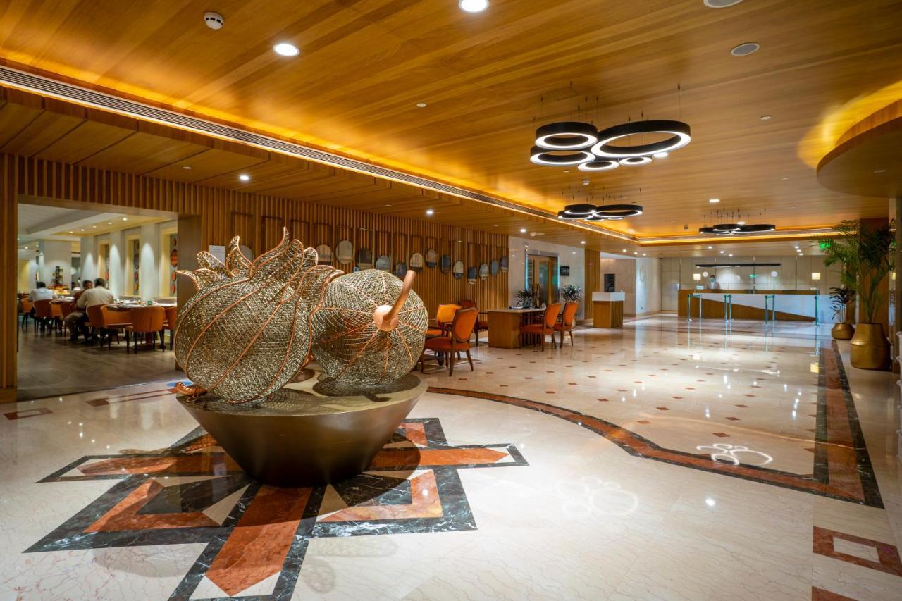 Holiday Inn Agra Mg Road An Ihg Hotel Kültér fotó The lobby of the hotel