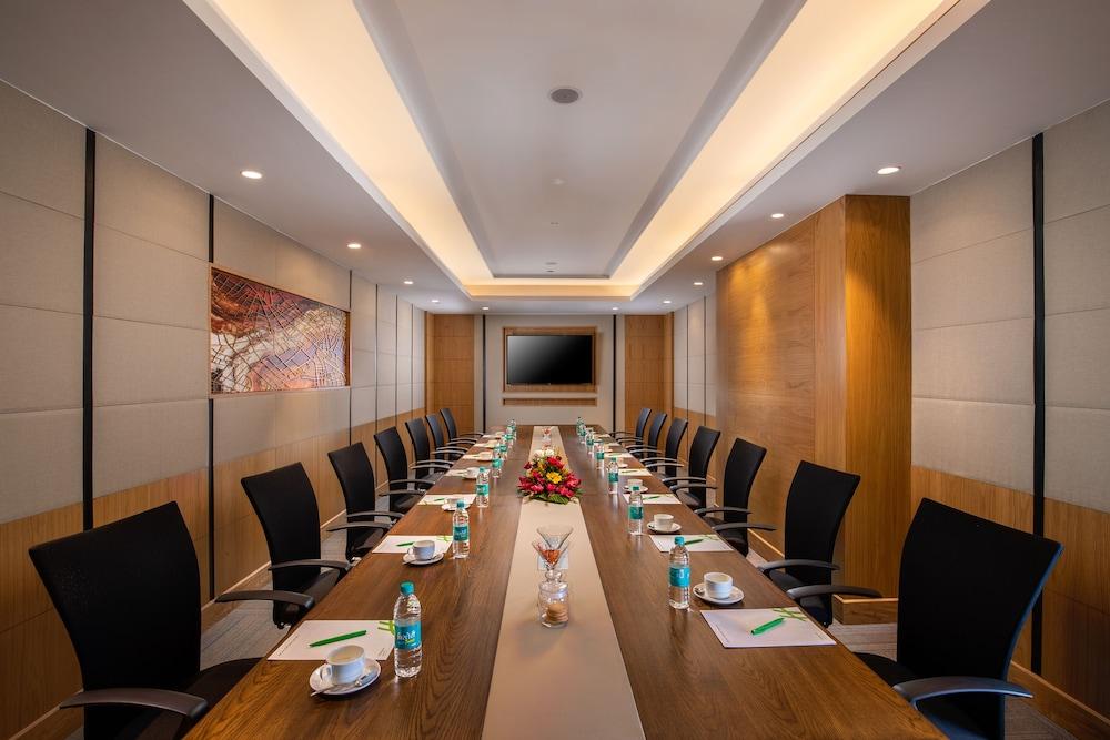 Holiday Inn Agra Mg Road An Ihg Hotel Kültér fotó Meeting room at the hotel
