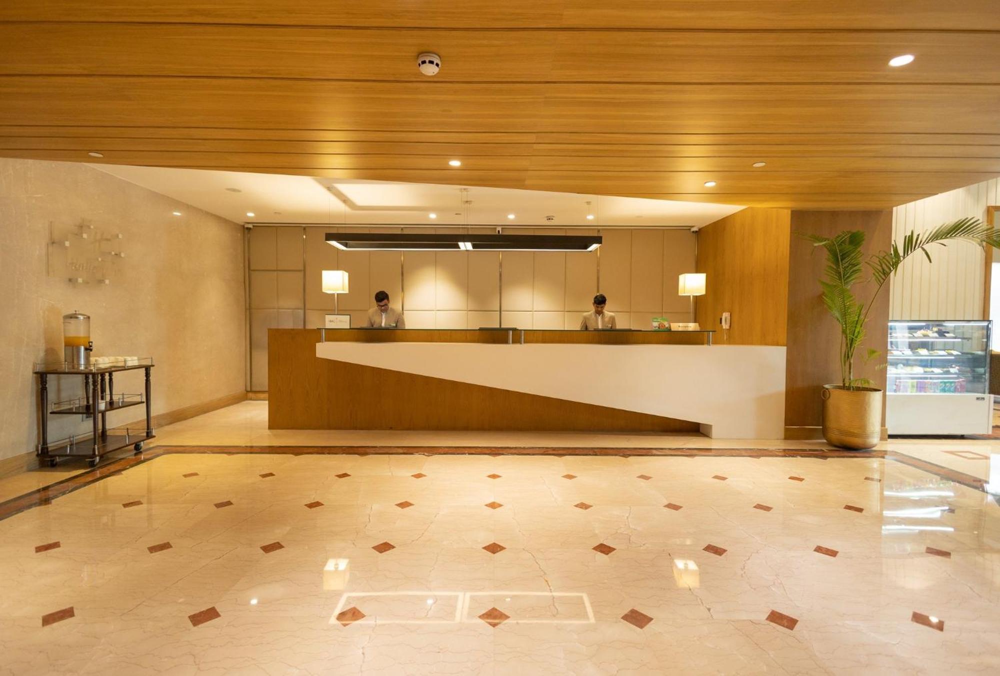 Holiday Inn Agra Mg Road An Ihg Hotel Kültér fotó The lobby of the hotel
